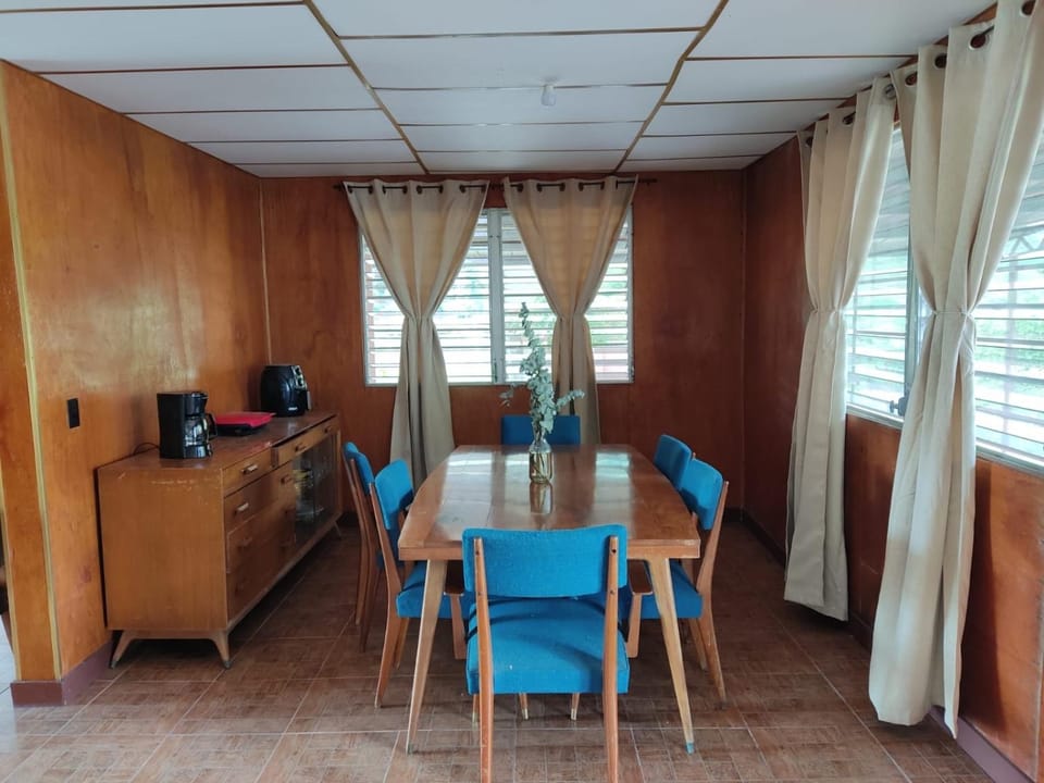 Las Nubes Hostal Bed and Breakfast in Bocas del Toro Province
