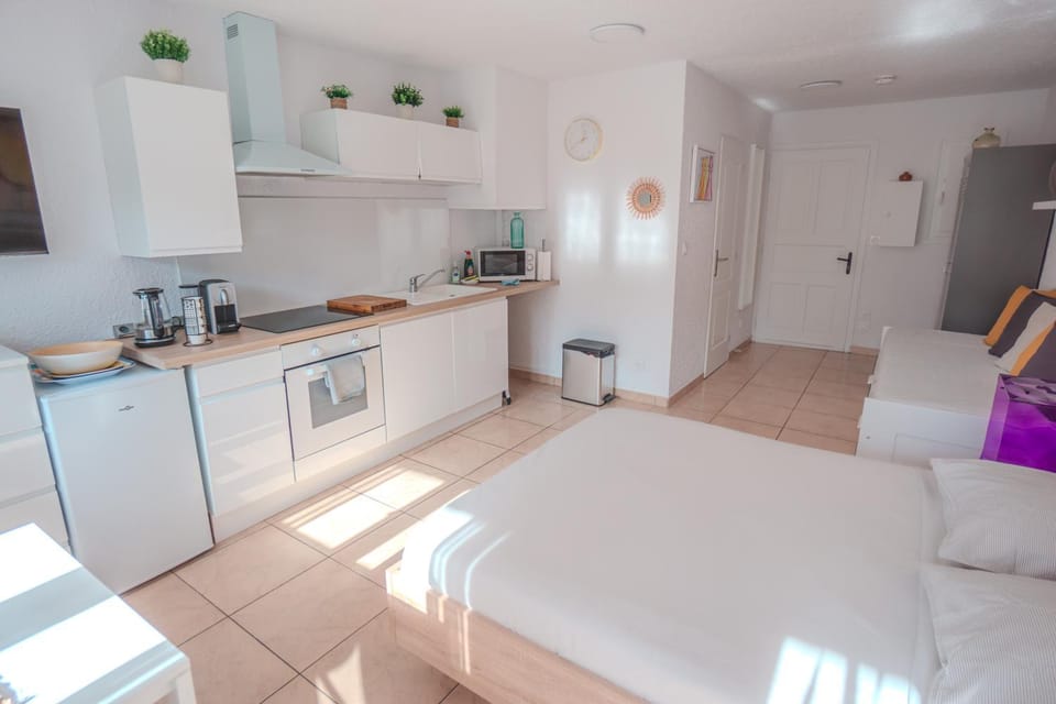 Kitchen or kitchenette, stove, kitchen