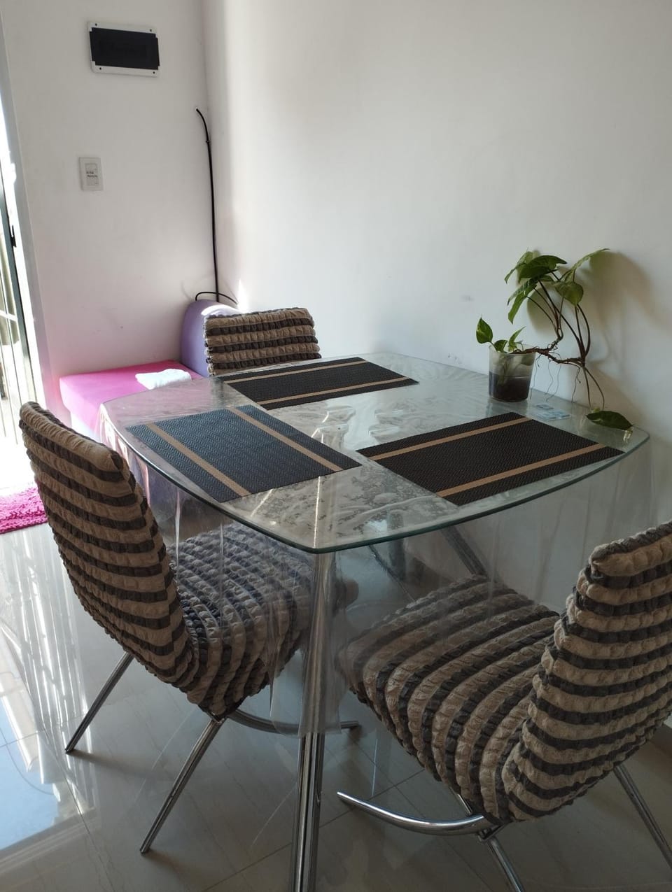 Seating area, Dining area