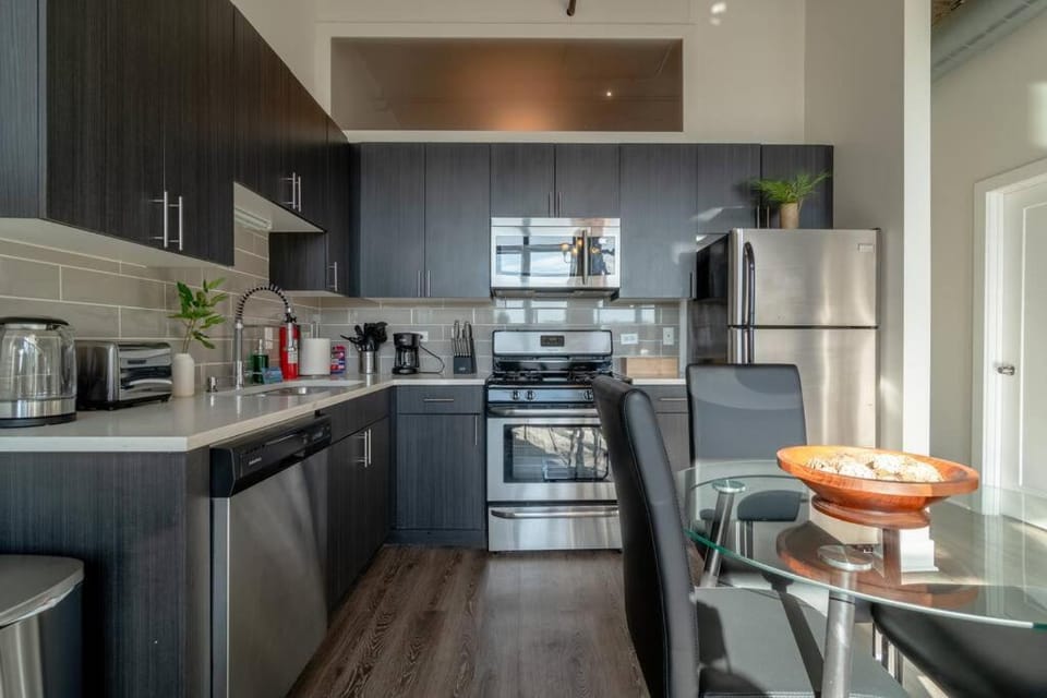 Coffee/tea facilities, Kitchen or kitchenette, Dining area, dishwasher, minibar, oven, stove, toaster