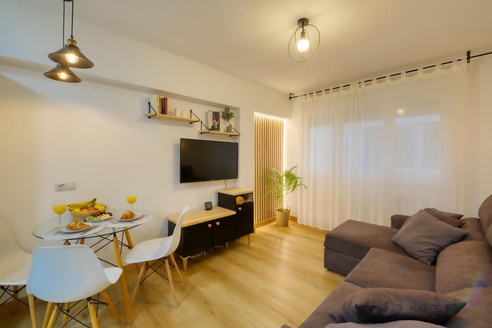 Communal lounge/ TV room, TV and multimedia, Lounge or bar, Seating area, Dining area