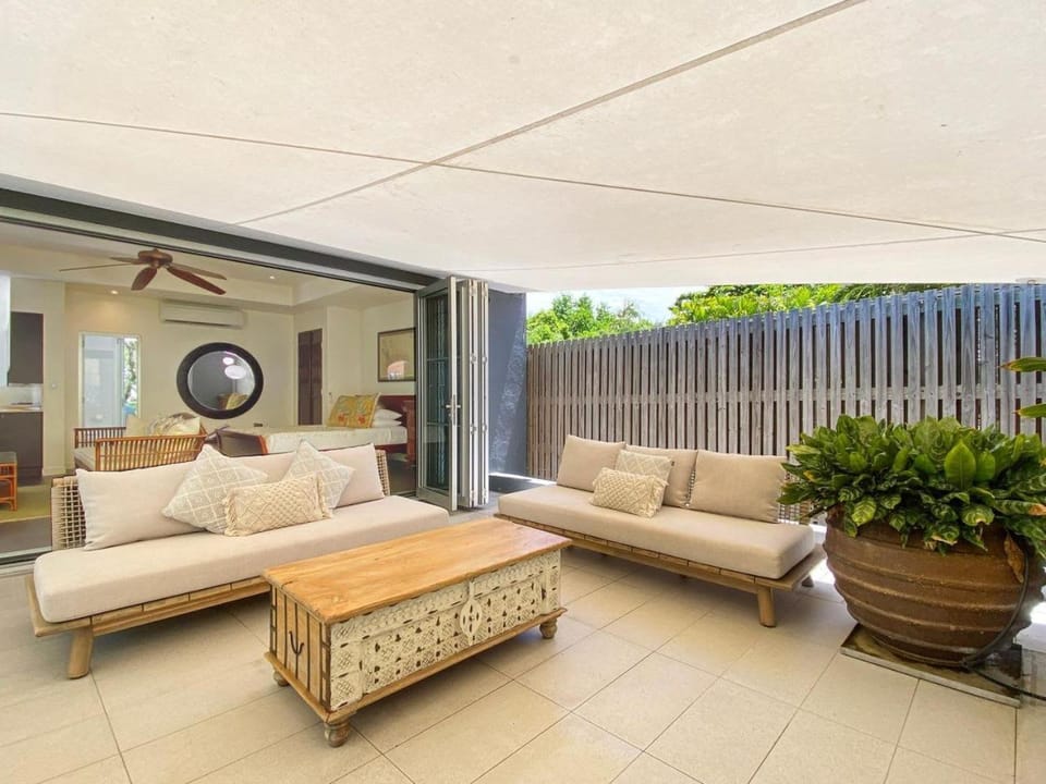 Essence Beachfront Retreat House in Horseshoe Bay