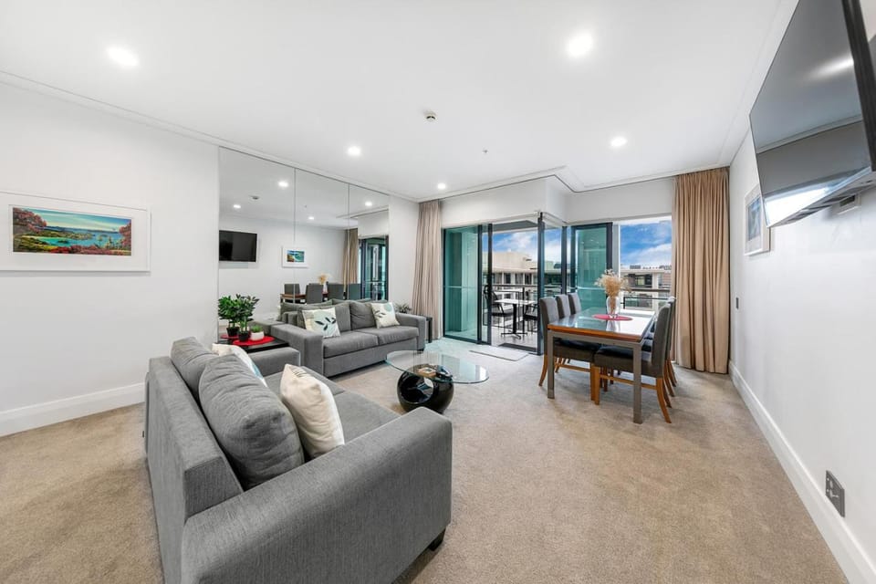 TV and multimedia, View (from property/room), Living room, Seating area, Dining area, Sea view