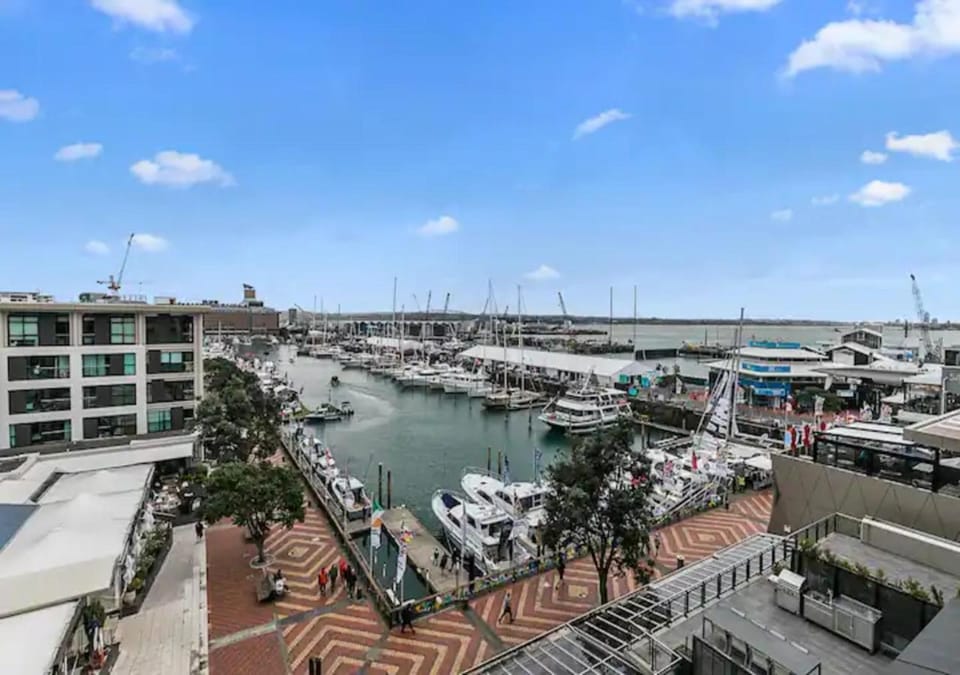 City view, Sea view