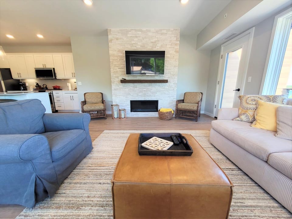 Boardman Ridge Penthouse Close to Town House in Traverse City