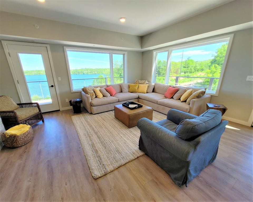 Boardman Ridge Penthouse Close to Town House in Traverse City
