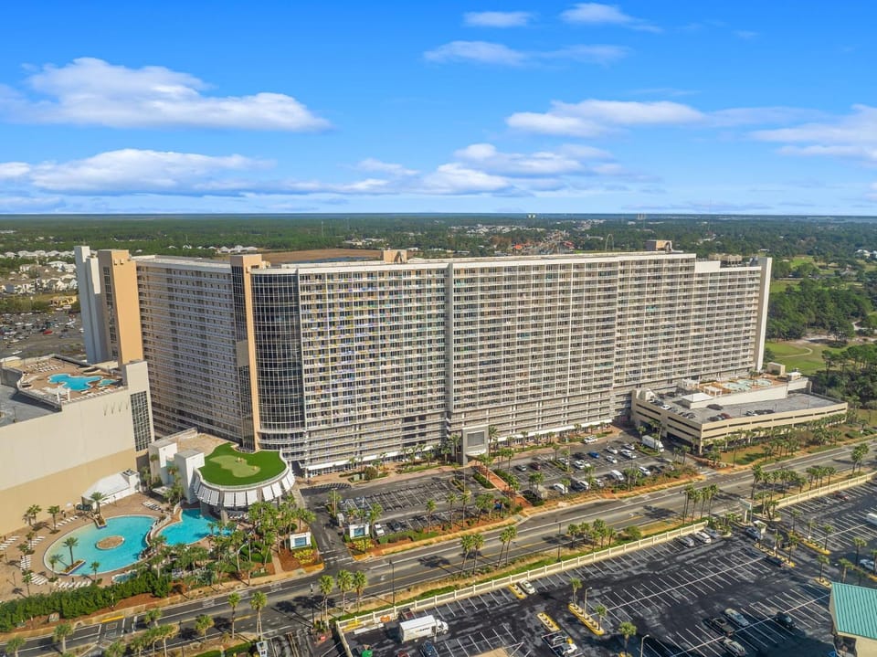 Property building, Bird's eye view, Swimming pool