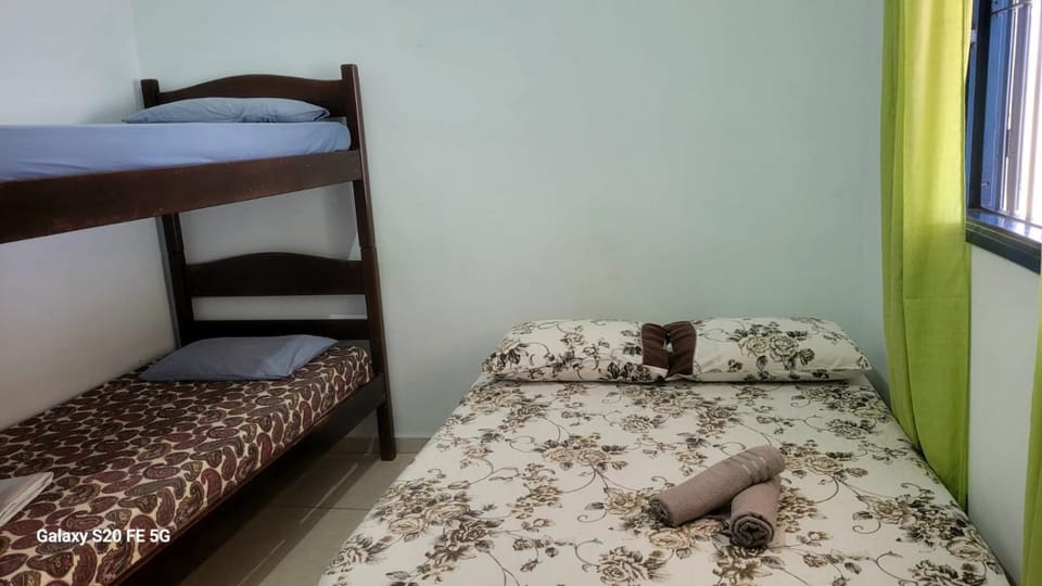 Hostel Pé na praia - Quartos e Barracas Camping Bed and Breakfast in Caraguatatuba