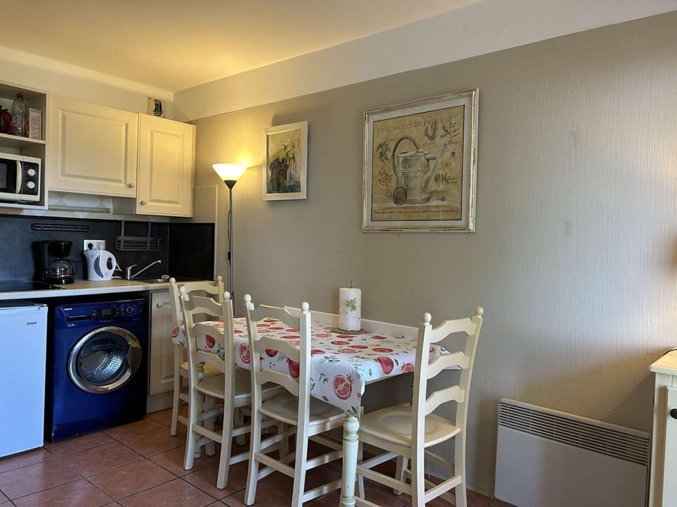Studio cabine 4 pers. avec piscine commune et parking - FR-1-226-510 Cabin in Sainte-Maxime
