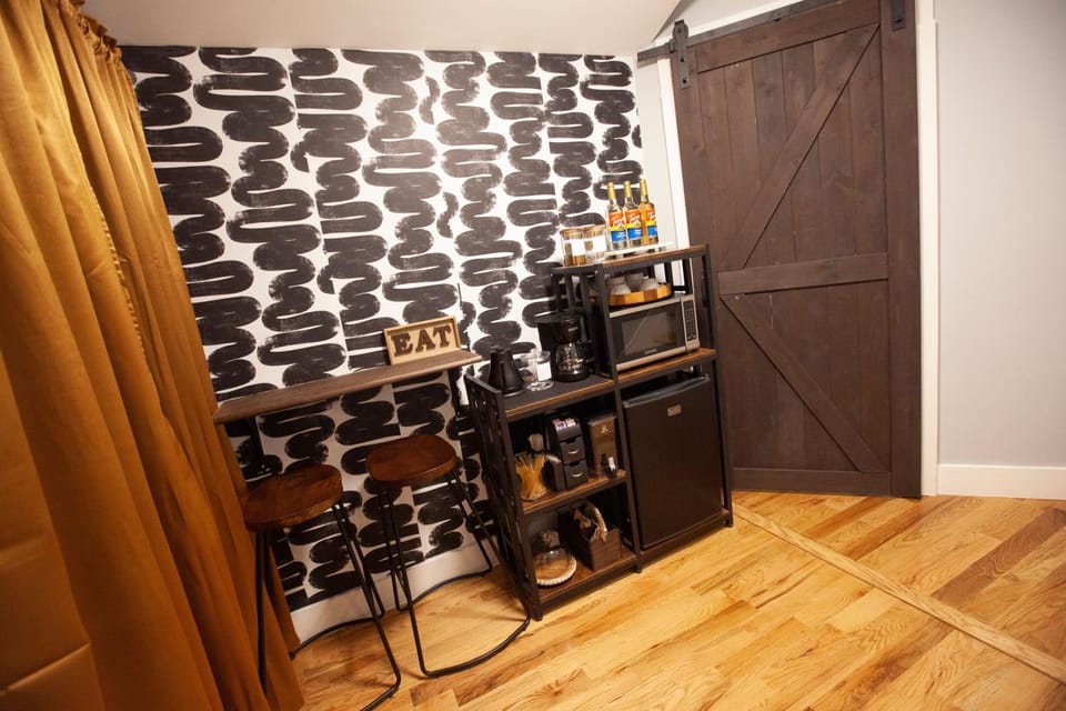 Alafia- Cozy JFK Area Home - This property is a hosted property meaning the host live on site Apartment in South Ozone Park