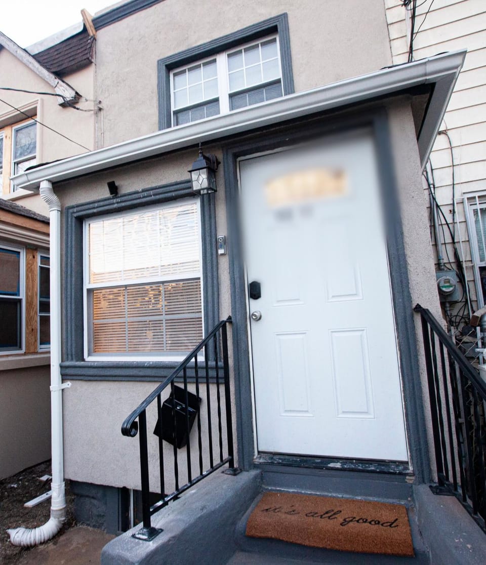 Alafia- Cozy JFK Area Home - This property is a hosted property meaning the host live on site Apartment in South Ozone Park