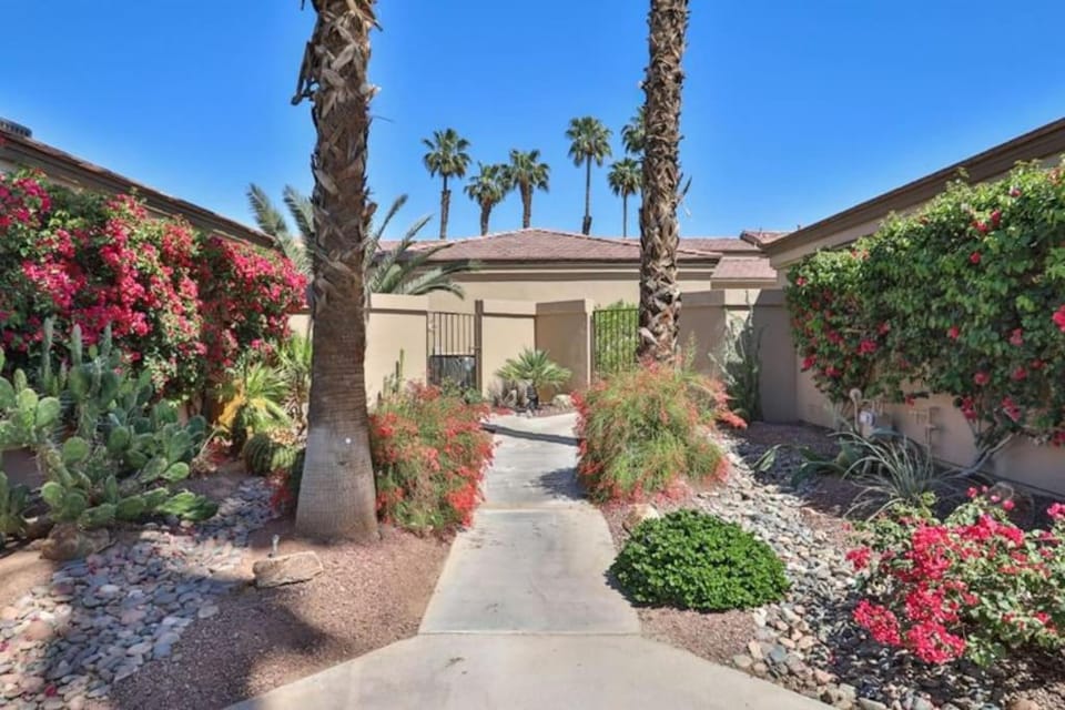 Paradise Point- Green View, Tennis, and Activity Club Villa in Palm Desert