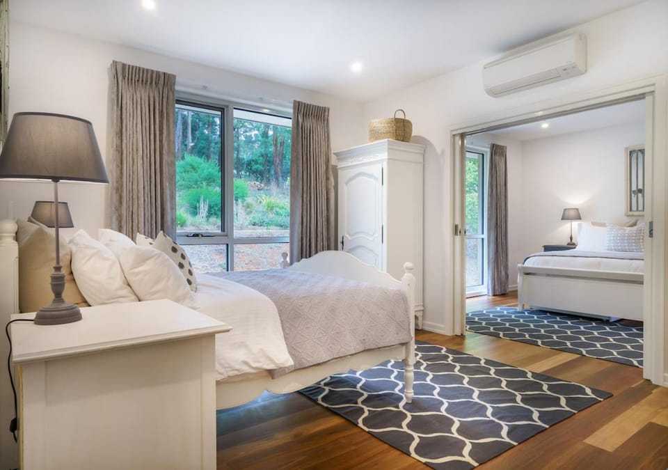 Bedroom, air conditioner