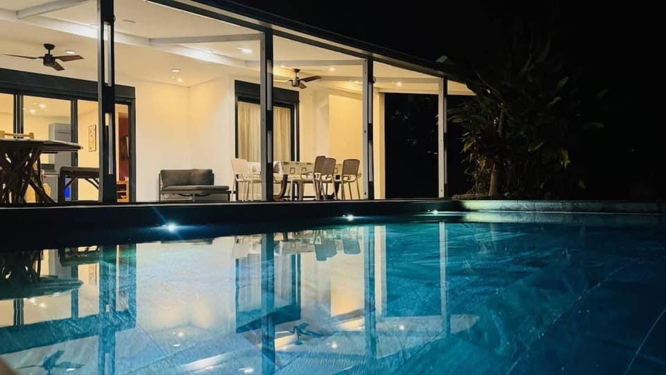 VILLA Ô 3 CAP classée 4 étoiles avec 4 chambres, piscine chauffée et accès direct plage et esplande de Boucan avec ses bars et restaurants House in Saint-Paul