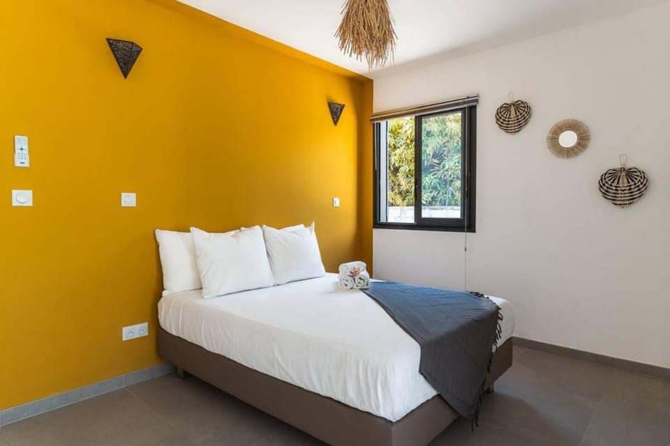 VILLA Ô 3 CAP classée 4 étoiles avec 4 chambres, piscine chauffée et accès direct plage et esplande de Boucan avec ses bars et restaurants House in Saint-Paul