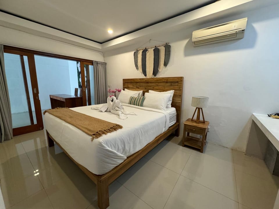 Bed, Photo of the whole room, Bedroom, air conditioner