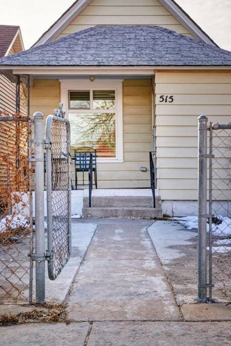 This little house close to hospital,downtown & CFD Apartment in Cheyenne