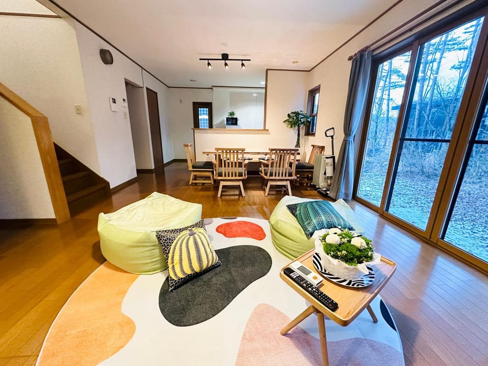 Living room, Dining area
