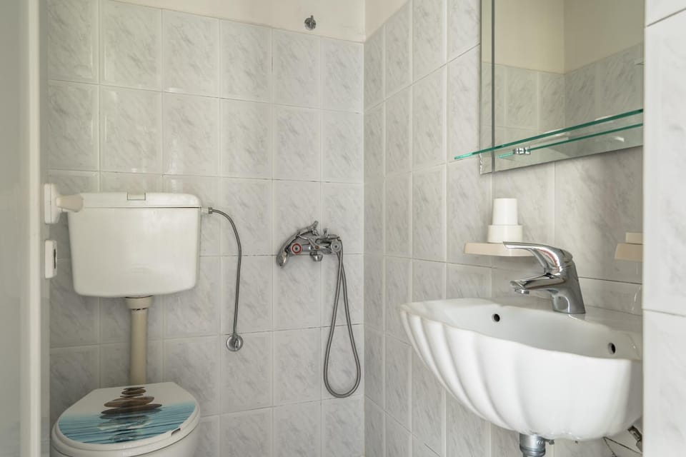 Bathroom, Living room