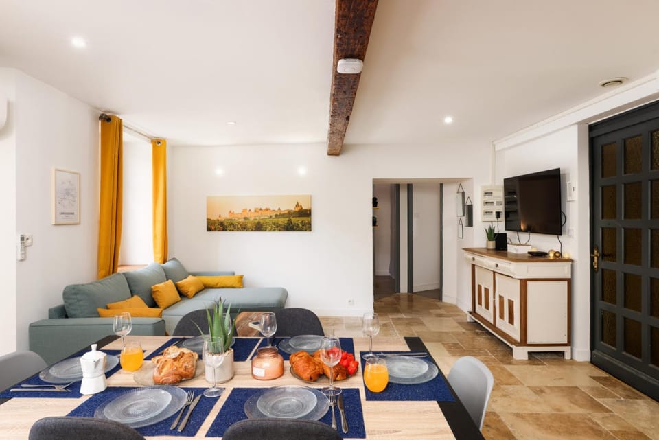 Living room, Dining area
