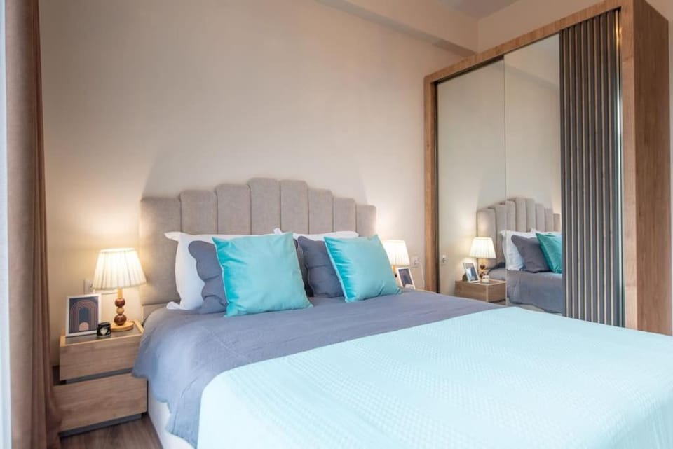 2-Bedroom Apartment with Spacious Balcony - Self Check-In - 5 Min to Metro Apartment in Tbilisi, Georgia