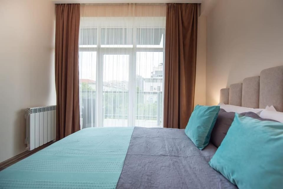 2-Bedroom Apartment with Spacious Balcony - Self Check-In - 5 Min to Metro Apartment in Tbilisi, Georgia