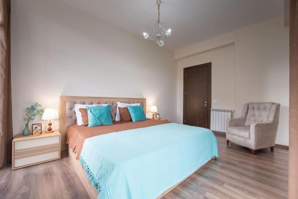 2-Bedroom Apartment with Spacious Balcony - Self Check-In - 5 Min to Metro Apartment in Tbilisi, Georgia