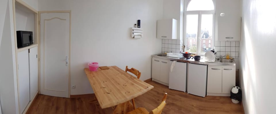 Coffee/tea facilities, Communal kitchen, stove