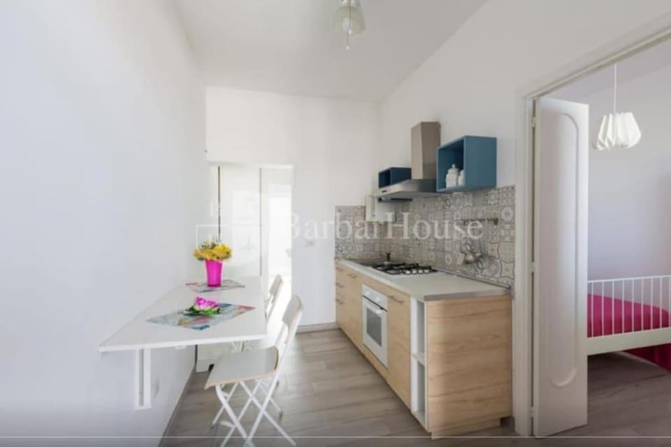 Kitchen or kitchenette, Dining area, minibar, oven, pet friendly, stove