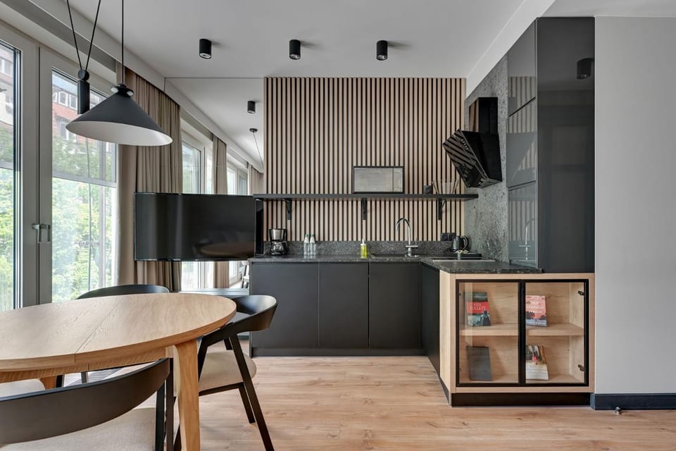 Coffee/tea facilities, Kitchen or kitchenette, Dining area, stove
