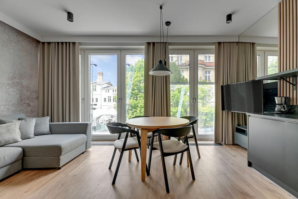 Kitchen or kitchenette, Living room, Seating area, Dining area