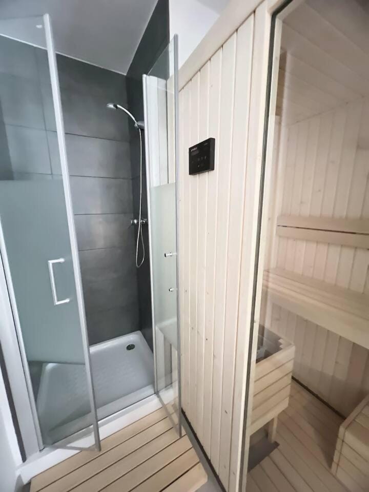 LUXURY SAUNA by CONFORTSKY Apartment in El Pas de la Casa