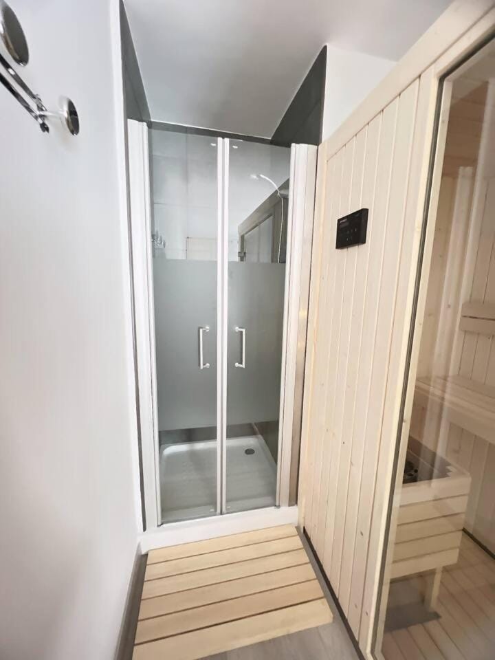 LUXURY SAUNA by CONFORTSKY Apartment in El Pas de la Casa