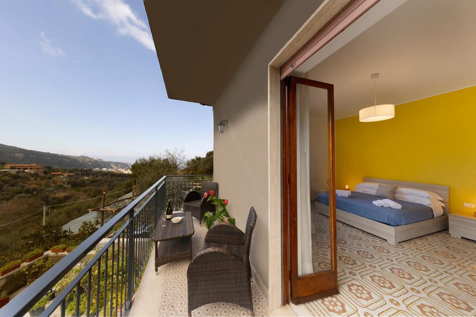 Balcony/Terrace, Photo of the whole room, Bedroom, Mountain view