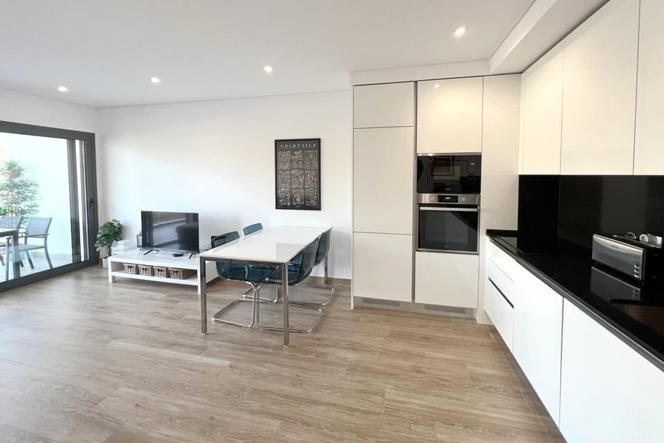 Communal lounge/ TV room, Coffee/tea facilities, Kitchen or kitchenette, Living room, Dining area
