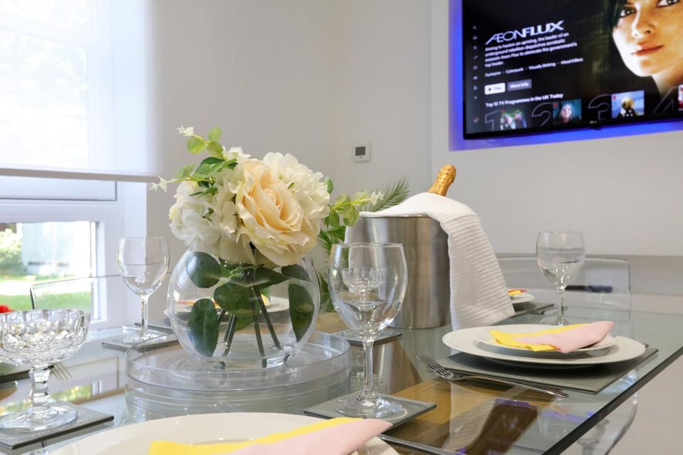 Spacious 4BR City Centre Apartment w/ Free Parking Apartment in Edinburgh