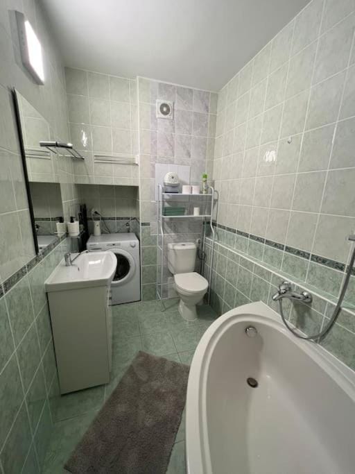 Toilet, Bathroom, Bath, towels