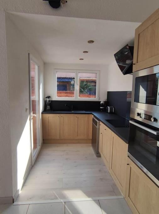 Kitchen or kitchenette, minibar, pet friendly, stove