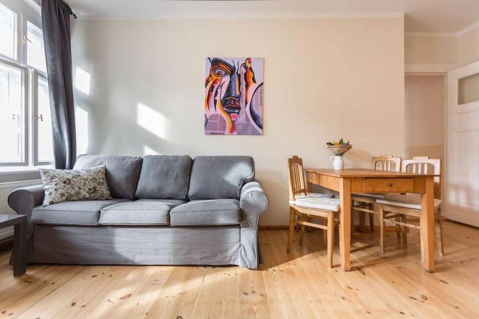 Zentrale Altbauwohnung im Helmholtzkiez Apartment in Berlin