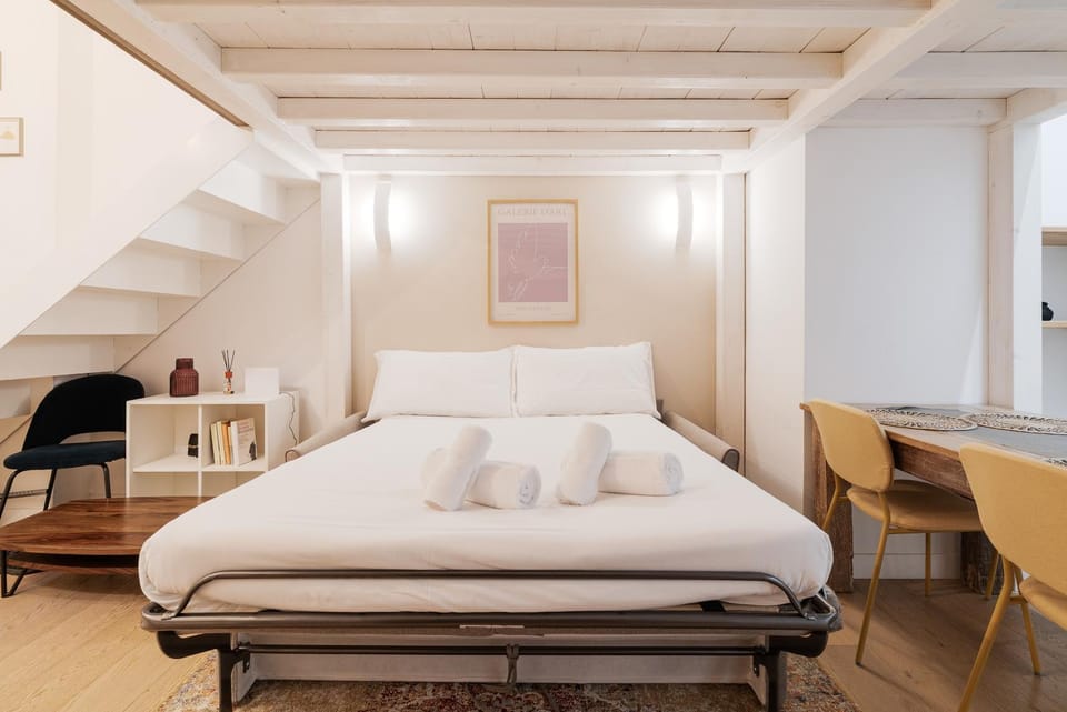 Bed, Living room