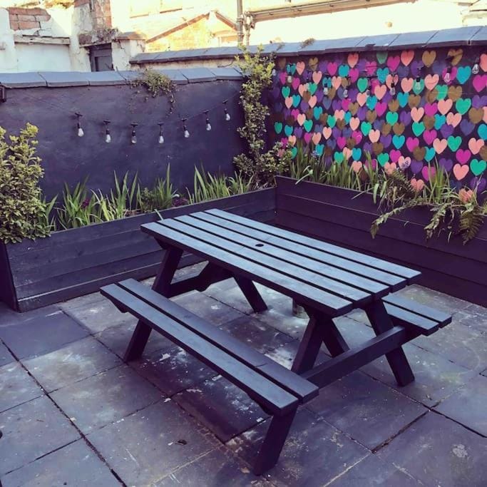 Handbridge in Chester sleeps 7 with BT Sports & Pac-man House in Chester