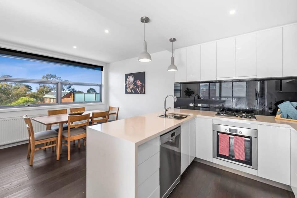 Kitchen or kitchenette, Dining area, dishwasher, oven, stove