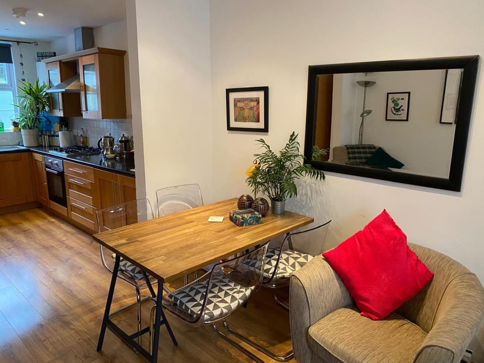 True Colours Apartment in Central Location Apartment in Northern Ireland