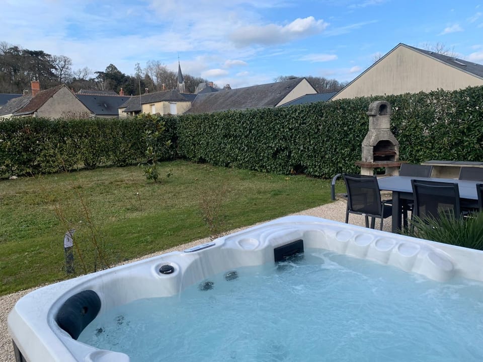 Havre de paix spa proche Amboise & châteaux de la Loire House in Centre-Val de Loire