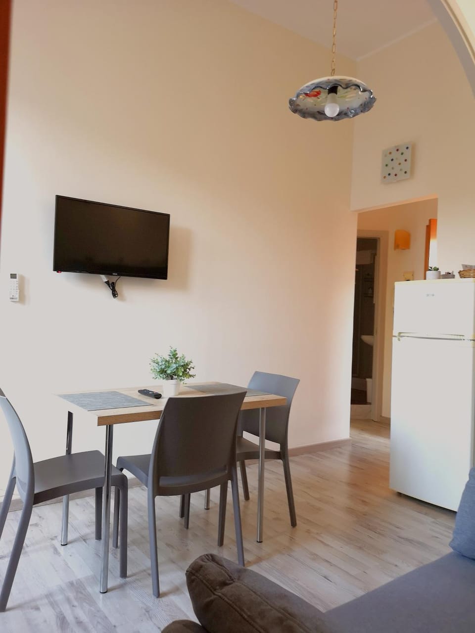 TV and multimedia, Kitchen or kitchenette, Living room, Seating area, Dining area