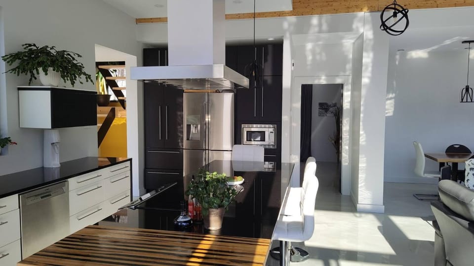 Restaurant/places to eat, Dining area, kitchen