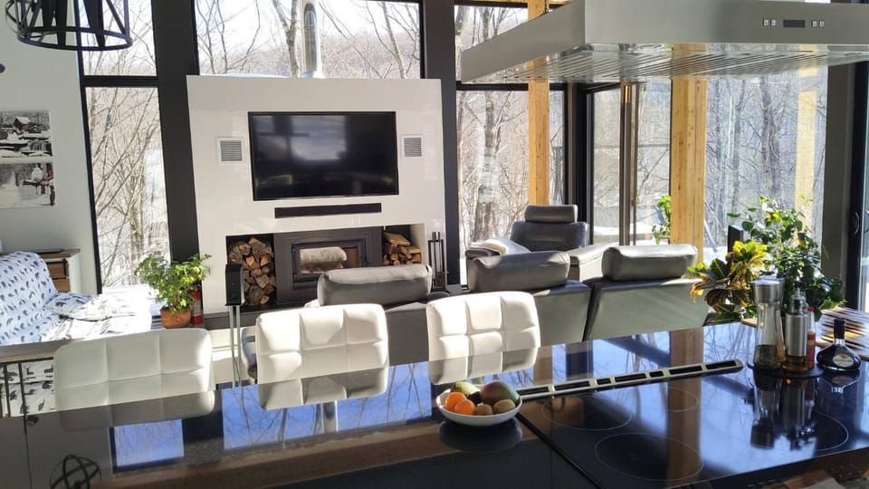 Communal lounge/ TV room, TV and multimedia, Living room, Seating area, Dining area, kitchen