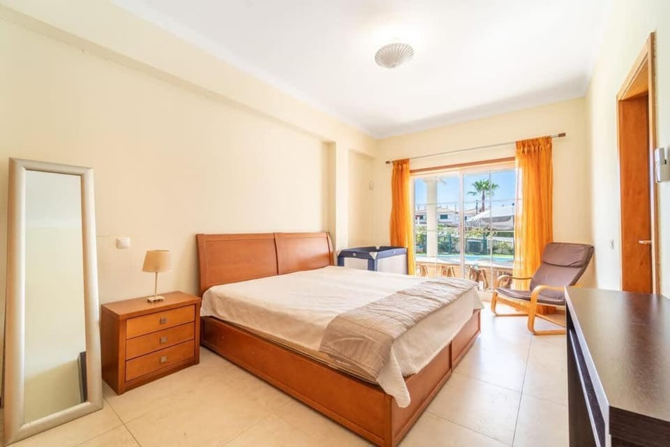 Villa Gale Grande - bright airy property with a private pool Villa in Guia