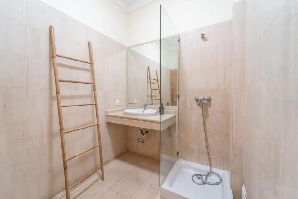 Villa Gale Grande - bright airy property with a private pool Villa in Guia