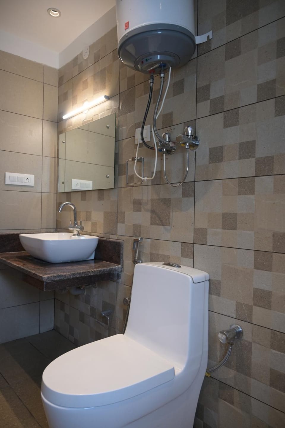 hotel apple blossom 2 minutes walking from Mall road Bed and Breakfast in Manali